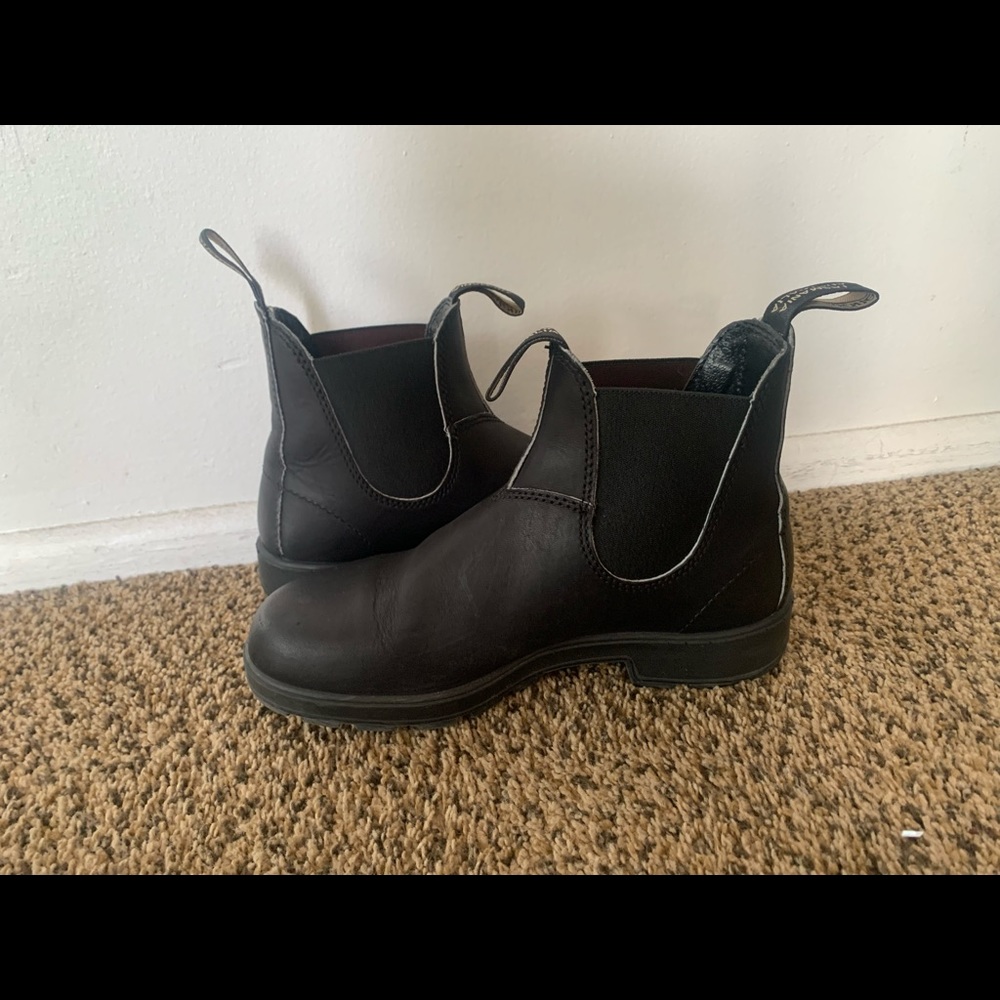 Black Blundstones- great condition!